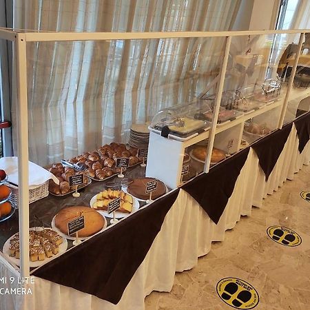 Mantovani Hotel Mariu Ріміні Екстер'єр фото