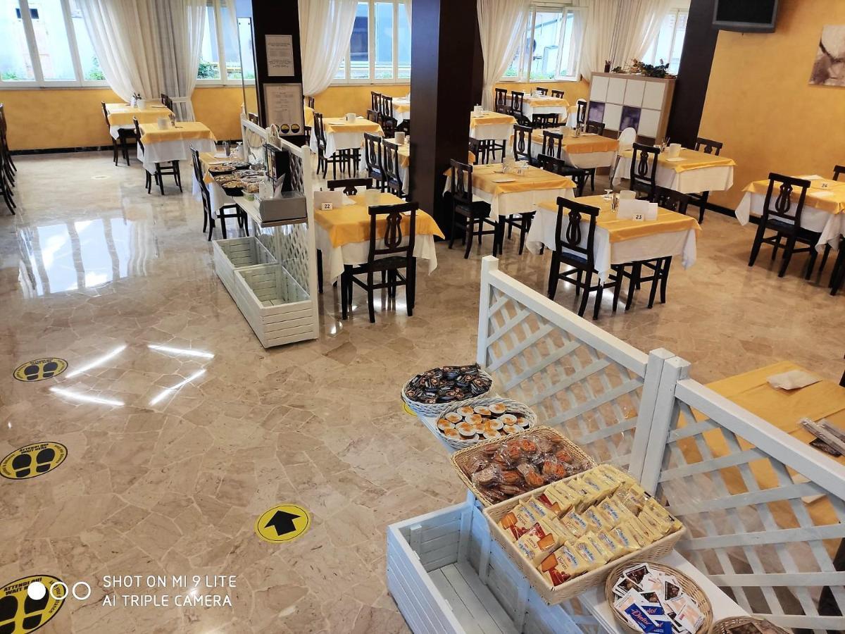 Mantovani Hotel Mariu Ріміні Екстер'єр фото